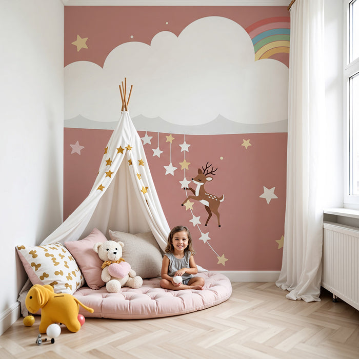 Papel de parede para quarto de bebé | Rena brincalhona debaixo de uma nuvem com estrelas e arco-íris