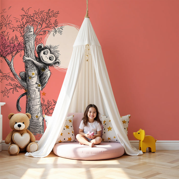 Papier peint chambre bébé | Singe espiègle sur un arbre avec un fond coral