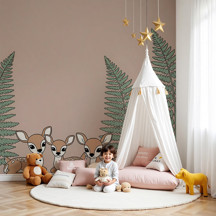 **Tapete fürs Babyzimmer | Drei niedliche Rehkitze umgeben von grünen Farnen**