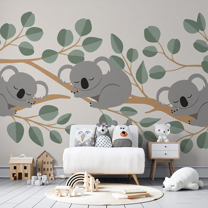 Papier peint chambre bébé | Trois koalas endormis sur des branches feuillues