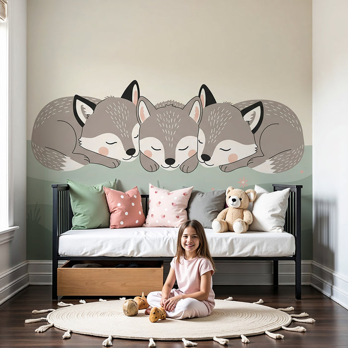 Papier peint chambre bébé | Trois renardeaux endormis sur un lit de verdure