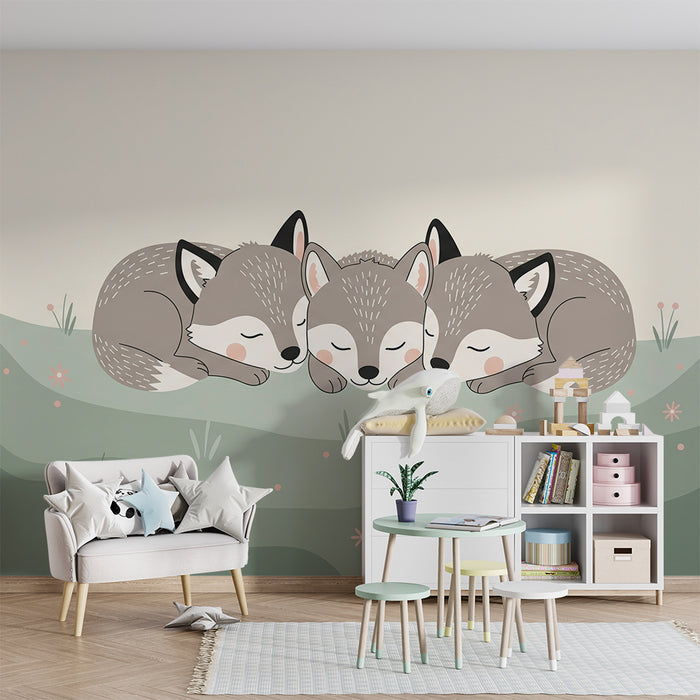 Papier peint chambre bébé | Trois renardeaux endormis sur un lit de verdure