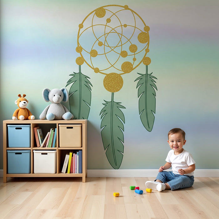 Kinderzimmer Tapete | Goldener Traumfänger mit Federn auf pastellfarbenem Hintergrund