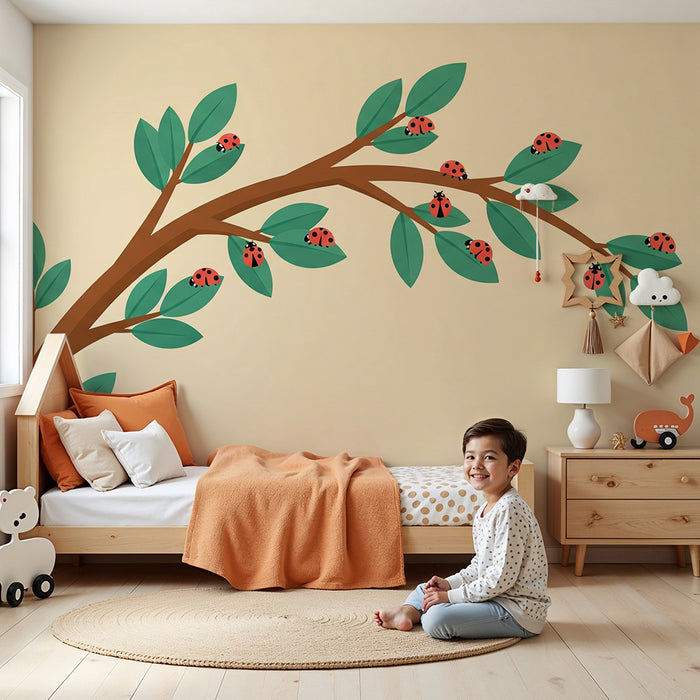 Papel de parede para quarto de criança | Galho com joaninhas e folhagem verde