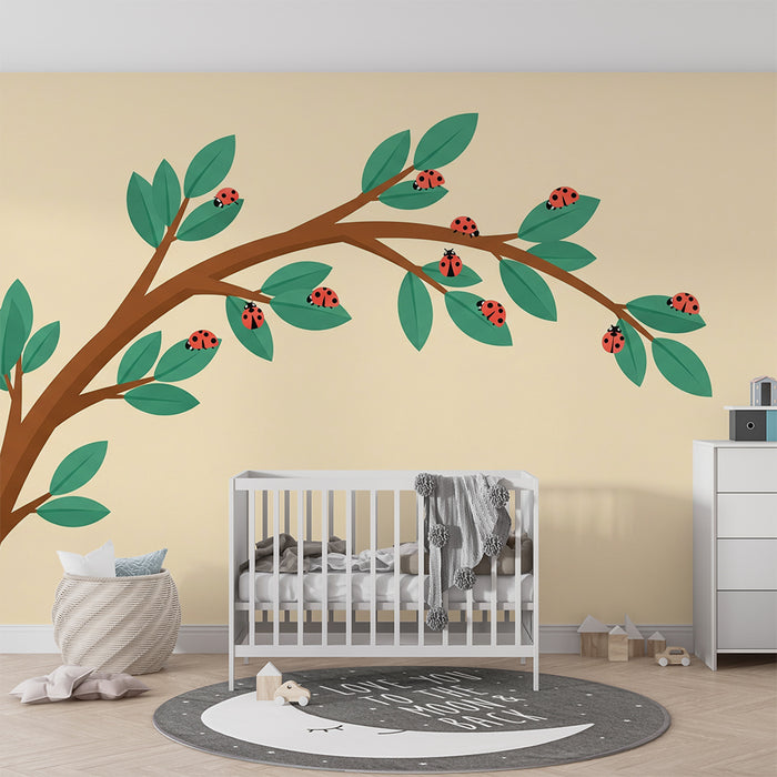Papel de parede para quarto de criança | Galho com joaninhas e folhagem verde