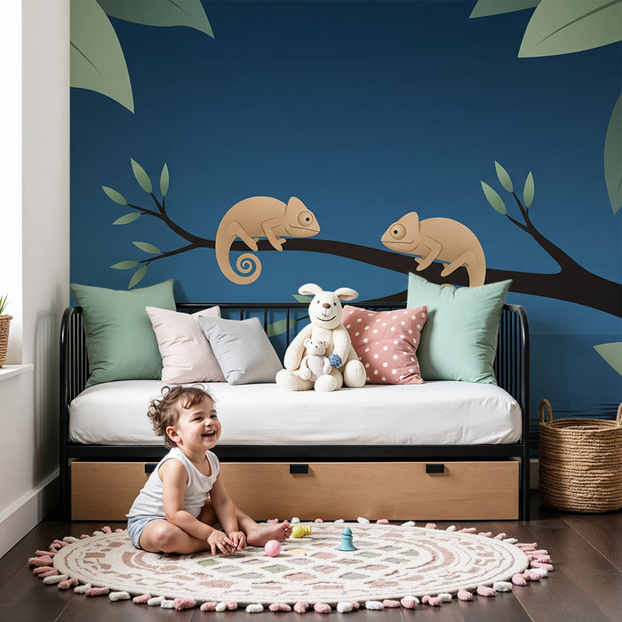 Behang kinderkamer | Speelse kameleons op een tak aan het water
