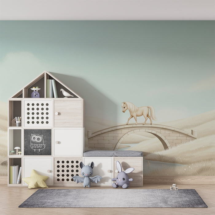 Papier peint chambre enfant | Cheval mignon sur un pont dans un paysage paisible
