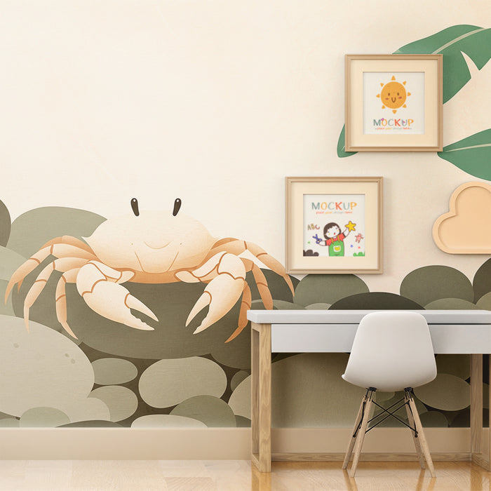 Tapete Kinderzimmer | Fröhliche Krabbe auf einem Kieselbett mit tropischem Blattwerk