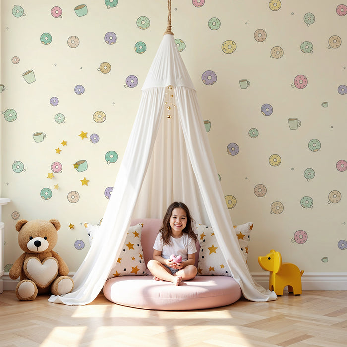 Barnetapet | Fargerike donuts og kopper på myk bakgrunn
