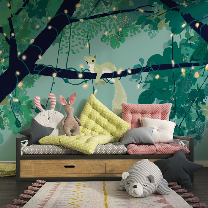Kinderzimmer Tapete | Verspielter Eichhörnchen auf einem beleuchteten Ast
