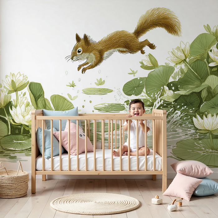Papier peint chambre enfant | Écureuil joueur sautant au-dessus d'un étang fleuri