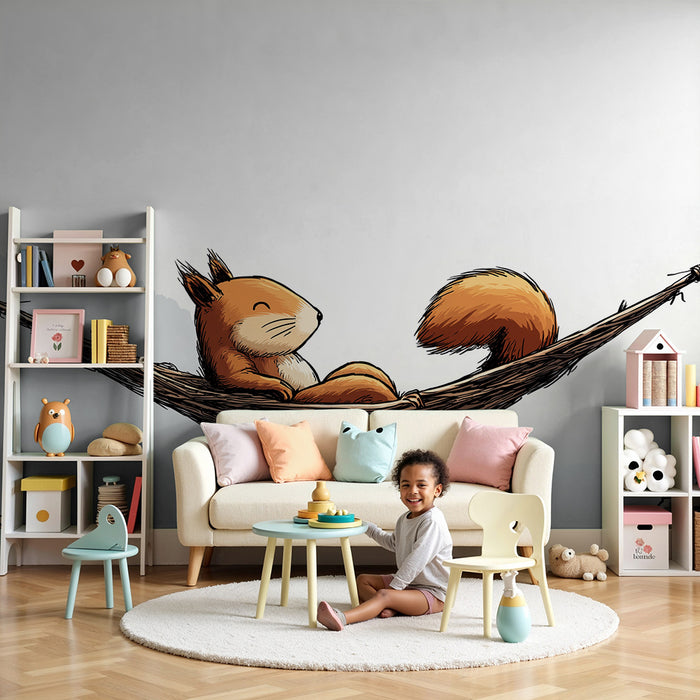Papier peint chambre enfant | Ecureuil paisible dans un hamac suspendu entre les arbres