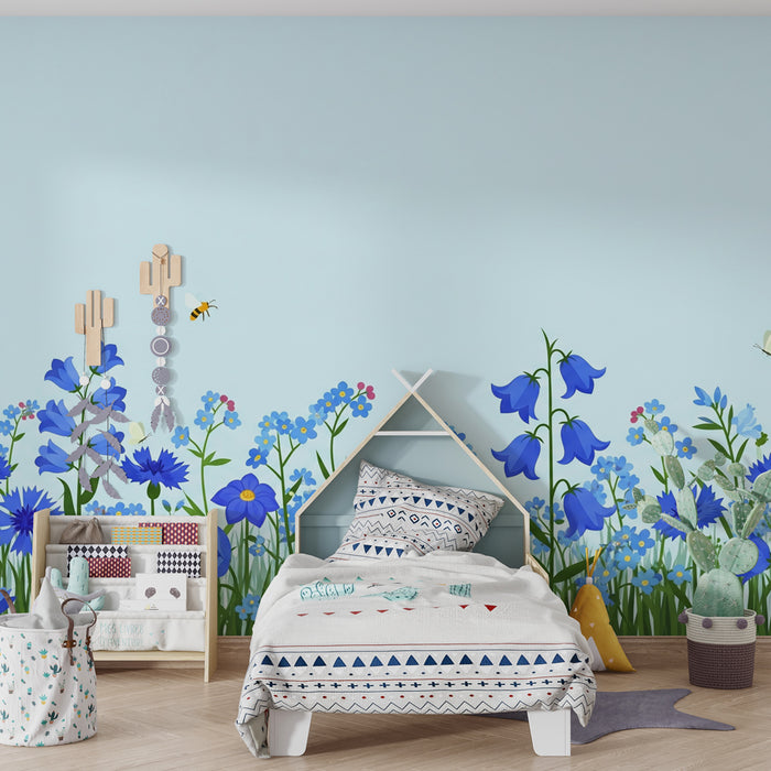 Papier peint chambre enfant | Fleurs bleues et abeilles dans un champ ensoleillé