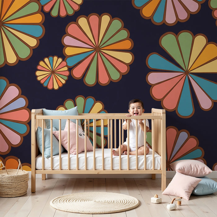 Papel pintado infantil | Flores multicolores sobre fondo oscuro