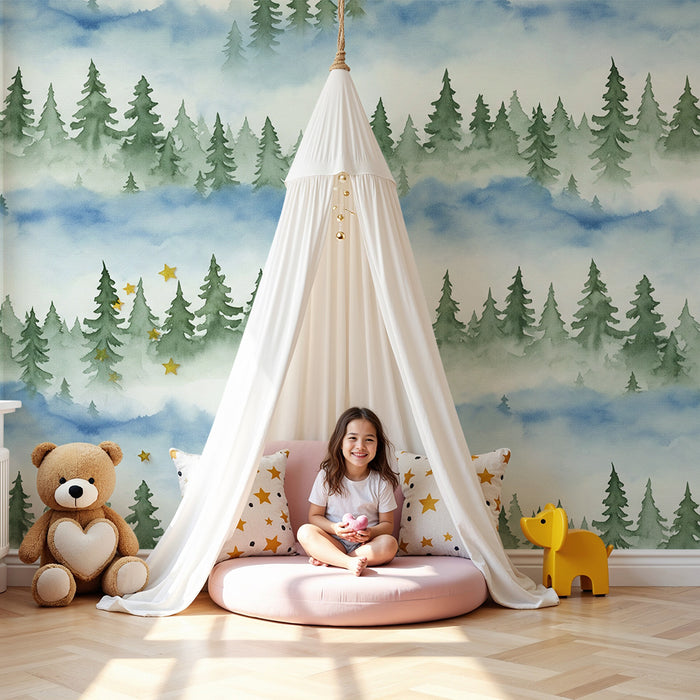 Papier peint chambre enfant | Forêt brumeuse avec sapins et nuages doux