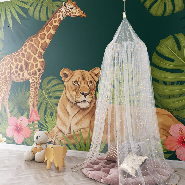 Tapete Kinderzimmer | Giraffe und Löwin inmitten eines üppigen Dschungels