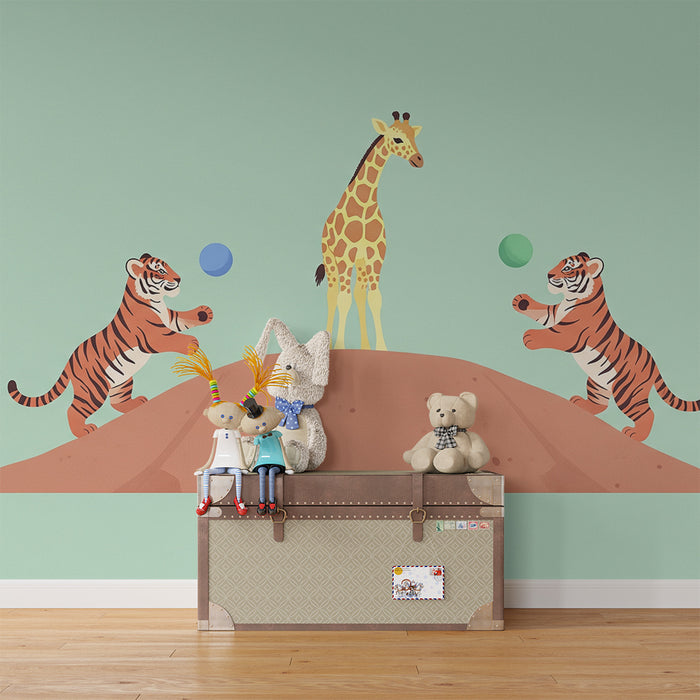 Tapet barnerom | Glad giraff omgitt av lekende tigre