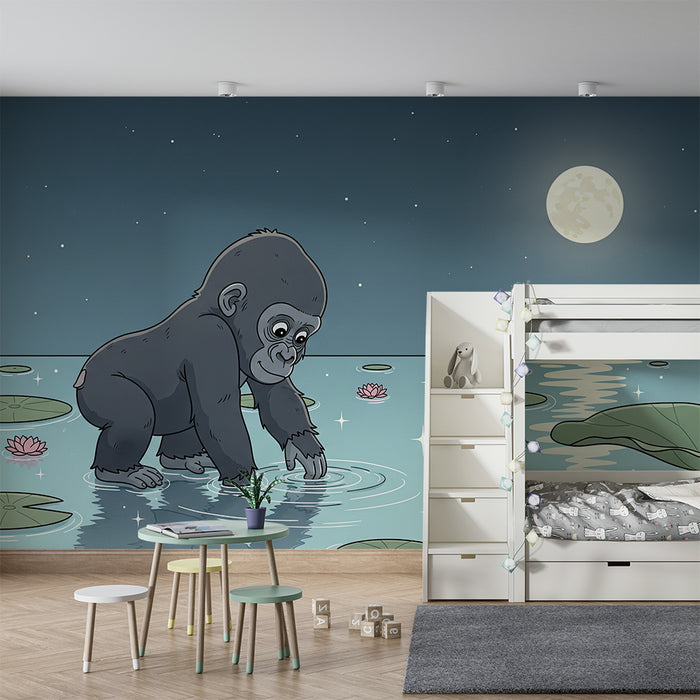 Papier peint chambre enfant | Gorille curieux au bord de l'eau sous la lune