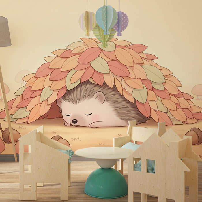 Kinderzimmer Tapete | Schlafender Igel unter seinem Blätterschutz