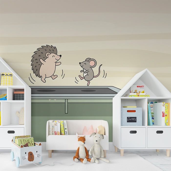Kinderkamer behang | Vrolijke egel en muis op trampoline