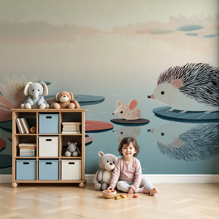 Kinderzimmer-Tapete | Igel und Maus auf Seerosen am Wasser