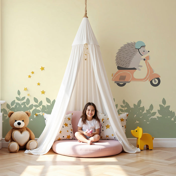 Kinderzimmer Tapete | Igel auf Roller in einem ruhigen Garten