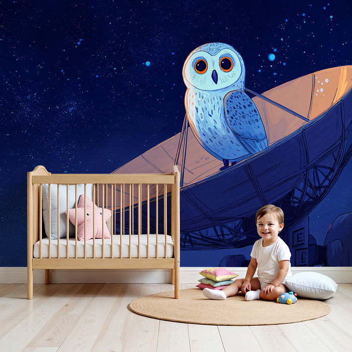 Kinderzimmer Tapete | Astronomische Eule auf einem Satelliten in einem sternenklaren Himmel