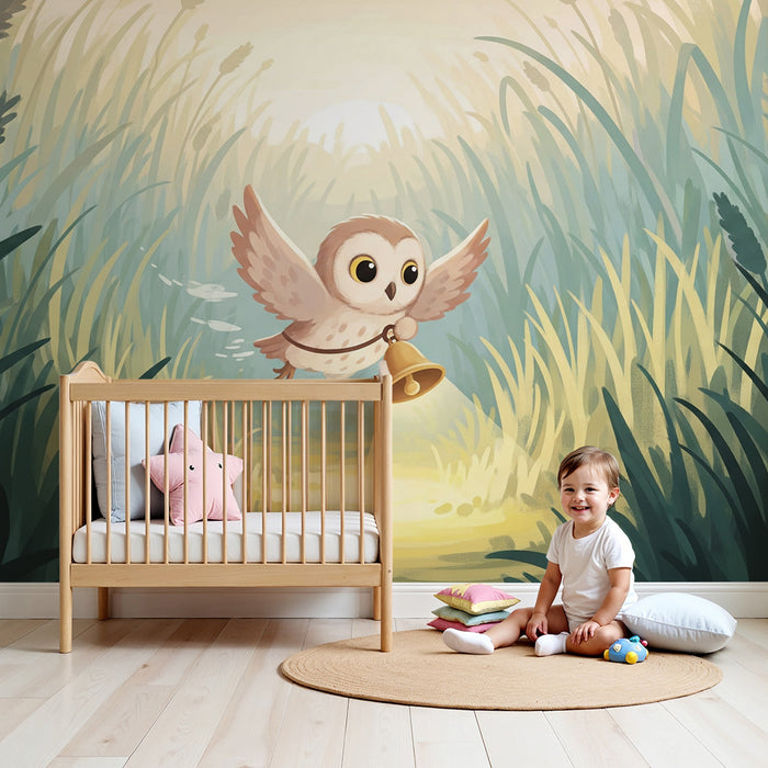 Papier peint chambre enfant | Hibou mignon volant avec une cloche dans les herbes dorées