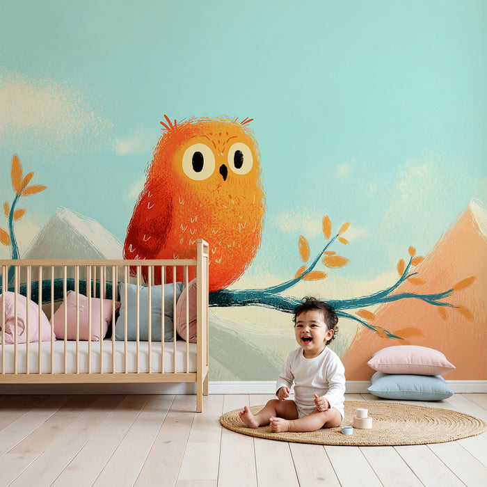 Kinderzimmer Tapete | Orangefarbene Eule auf einem Ast mit pastellfarbenen Bergen