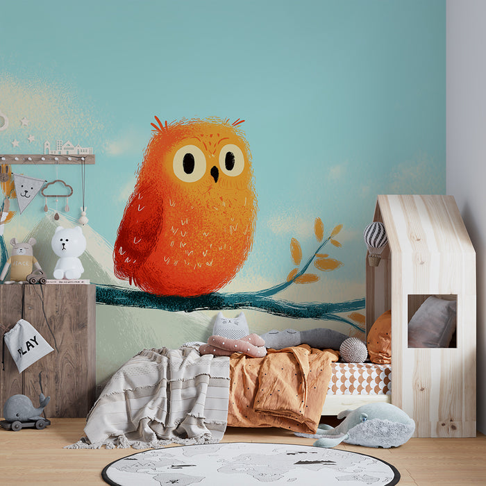 Kinderzimmer Tapete | Orangefarbene Eule auf einem Ast mit pastellfarbenen Bergen
