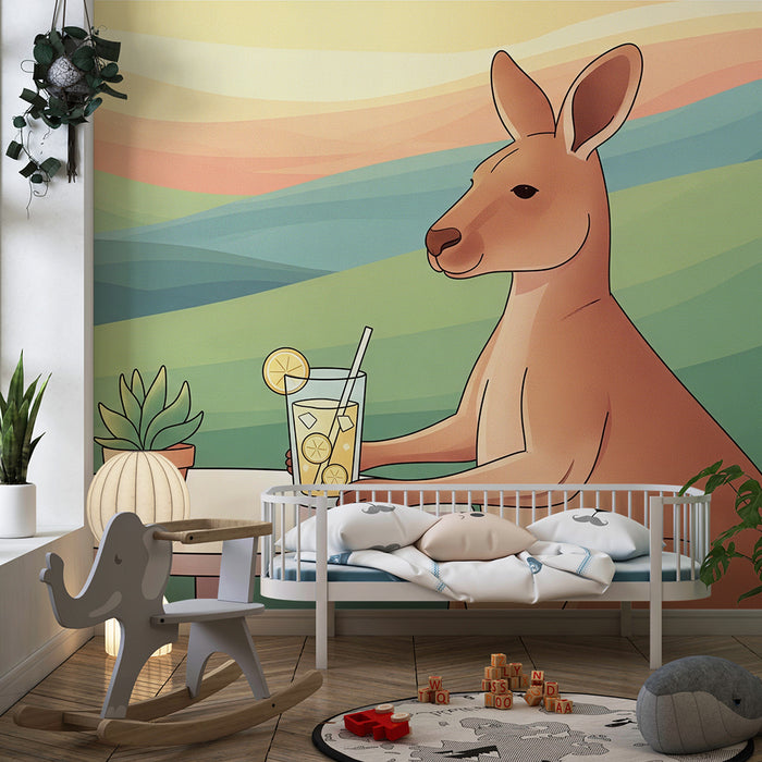 Kinderzimmer Tapete | Entspannter Känguru mit einem Glas Zitronenlimonade in einer bunten Landschaft