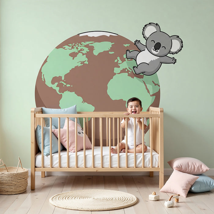 Papier peint chambre enfant | Koala joyeux sur le globe terrestre