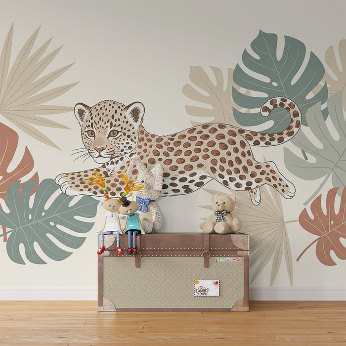 Kinderzimmer Tapete | Verspielter Leopard inmitten tropischer Blätter