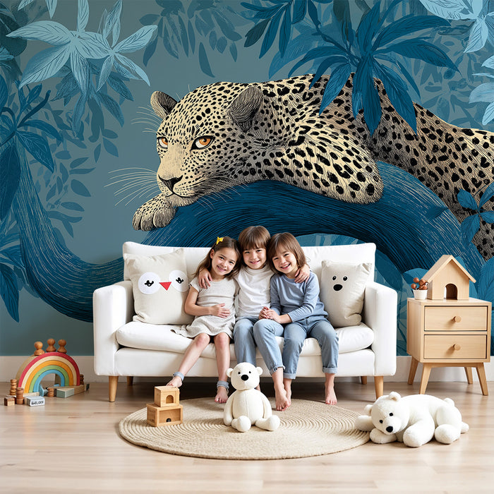 Kinderzimmer Tapete | Majestätischer Leopard ruht auf einem Ast in einem beruhigenden Dschungel