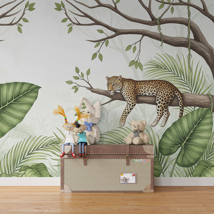 Carta da parati bambini | Leopardo tranquillo su un ramo nel cuore della giungla