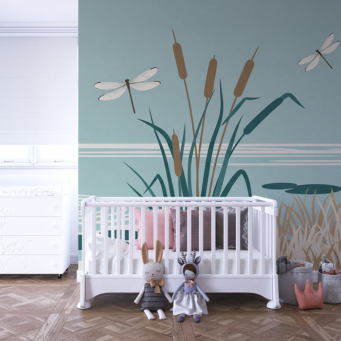 Papier peint chambre enfant | Libellules et étang paisible avec herbes douces