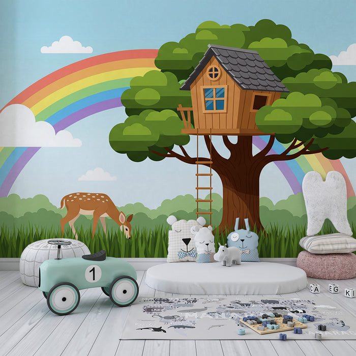 Papel pintado infantil | Casa en el árbol y arcoíris en un paisaje de ensueño