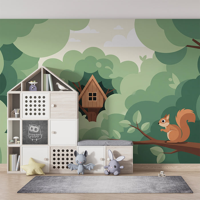 Kinderzimmer Tapete | Baumhaus und Eichhörnchen in grüner Waldlandschaft