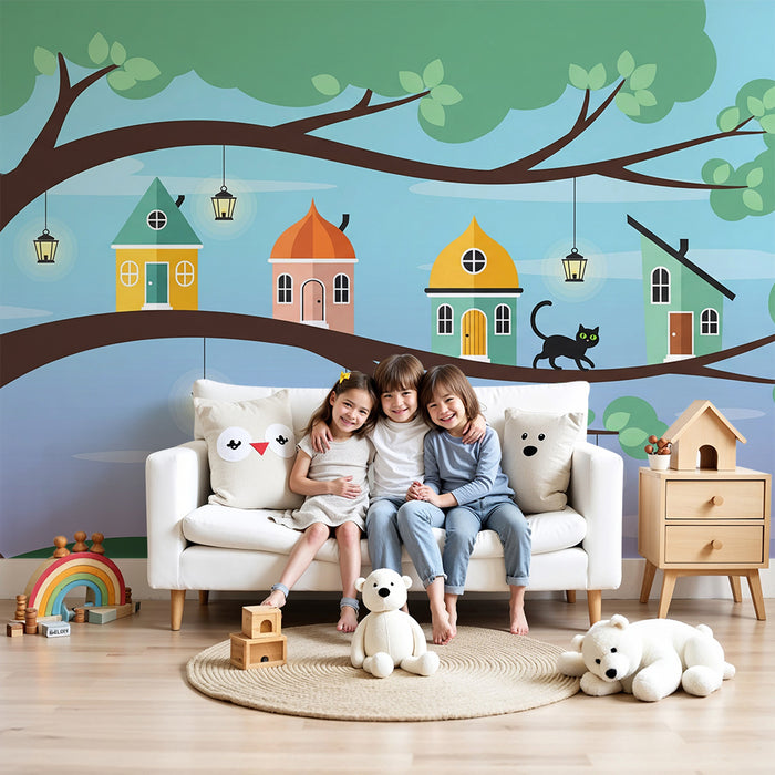 Kinderzimmer-Tapete | Bunte Häuser auf einem Ast mit einem frechen Kätzchen