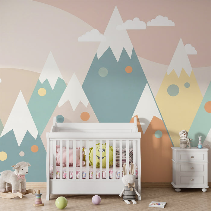 Papel de parede criança | Montanhas pastel com nuvens e formas geométricas