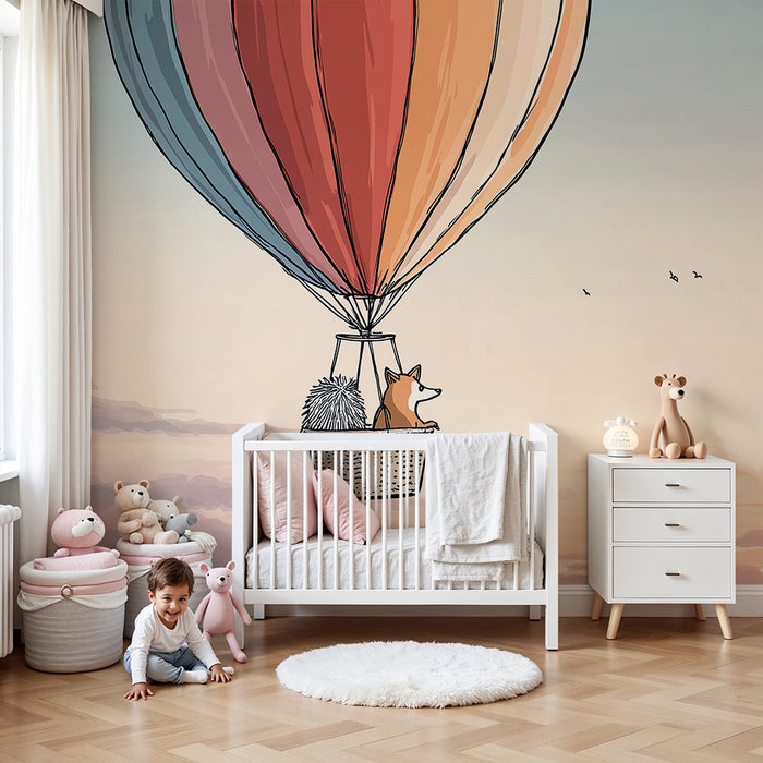 Tapeta dětského pokoje | Barevný horkovzdušný balón s liškou a ježkem na cestě