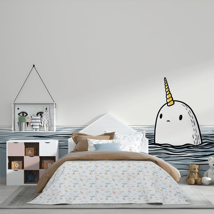 Barntapet | Söt narval som dyker upp ur vågorna