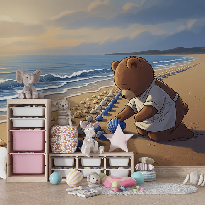 Behang kinderkamer | Kleurrijke schelpen met een ontdekkende beertje op het strand