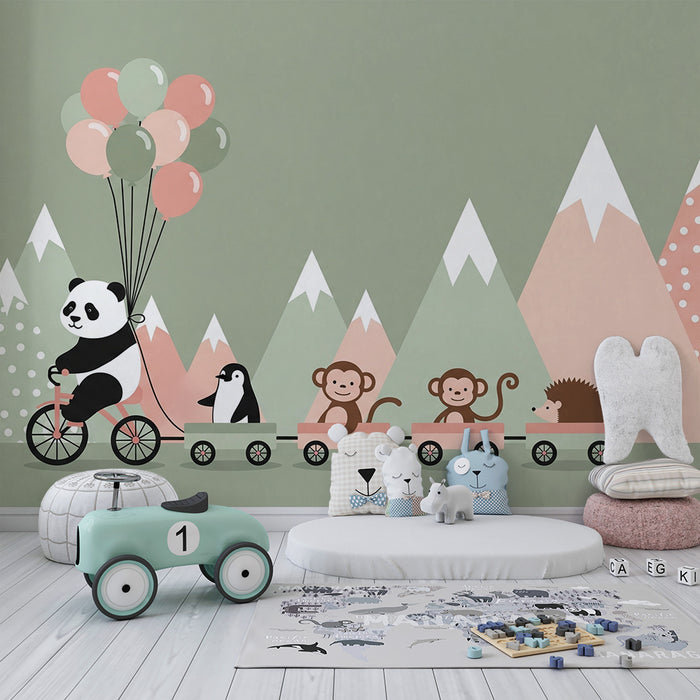 Kinderkamer behang | Vrolijke panda op een fiets met zijn dierenvrienden in een berglandschap