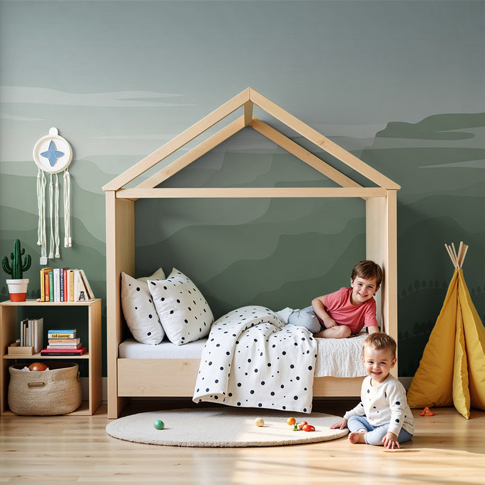 Kinderkamer behang | Groen en mistig berglandschap