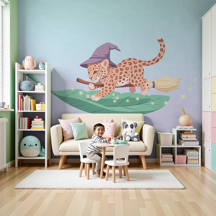 Kinderzimmer Tapete | Kleiner Zauberleopard auf einem magischen Blatt