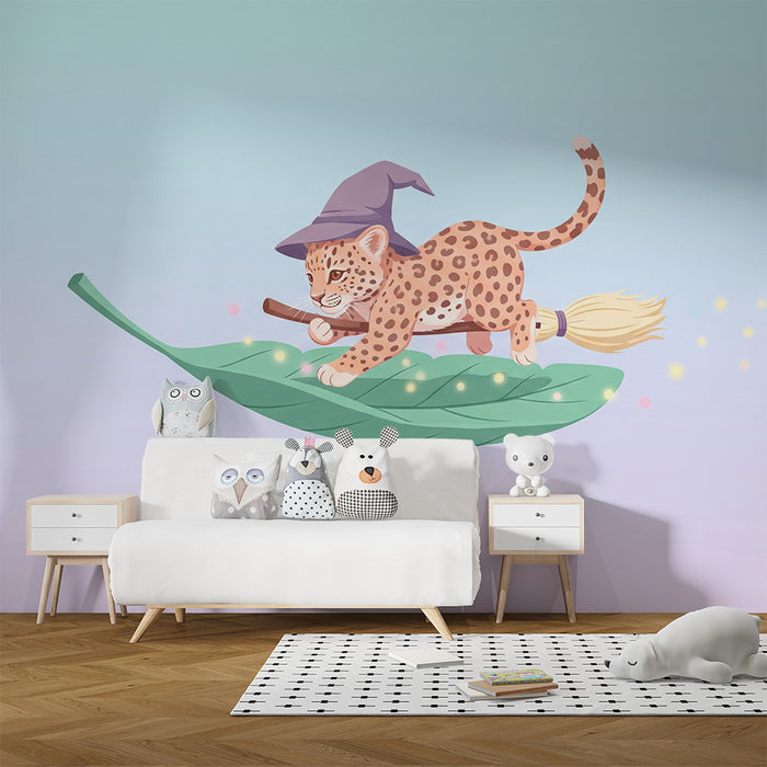 Kinderzimmer Tapete | Kleiner Zauberleopard auf einem magischen Blatt