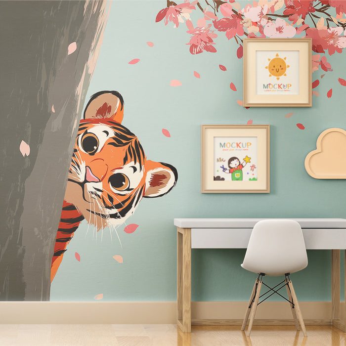 Kinderzimmer Tapete | Neugieriges kleines Tiger hinter einem Baum mit Kirschblüten