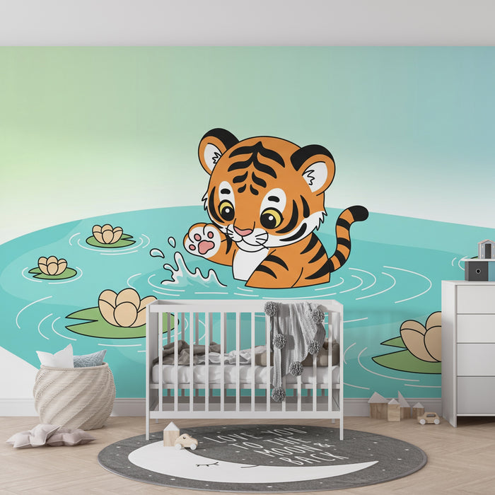 Kinderzimmer Tapete | Kleiner spielender Tiger im Wasser