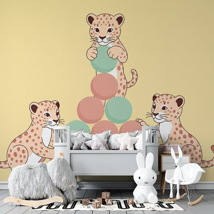 Papel de parede criança | Pequenos leopardos a brincar com bolas coloridas